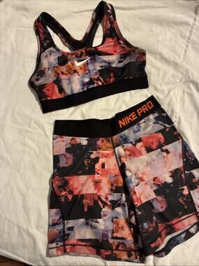 Nike Youth Print Athletic Shorts And Sports Bra Set Bottoms YXl Top YL